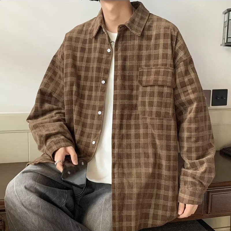 Autumn Plaid Corduroy Men Shirts Y2K Streetwear Workwear Blouses Retro Long Sleeve Cargo Shirt Loose Casual Tops 240902