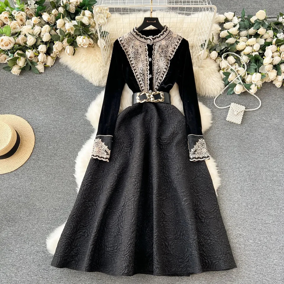 French retro style embroidered velvet long sleeved dress sexy two-piece fantasy long sleeved elegant womens clothing 240904