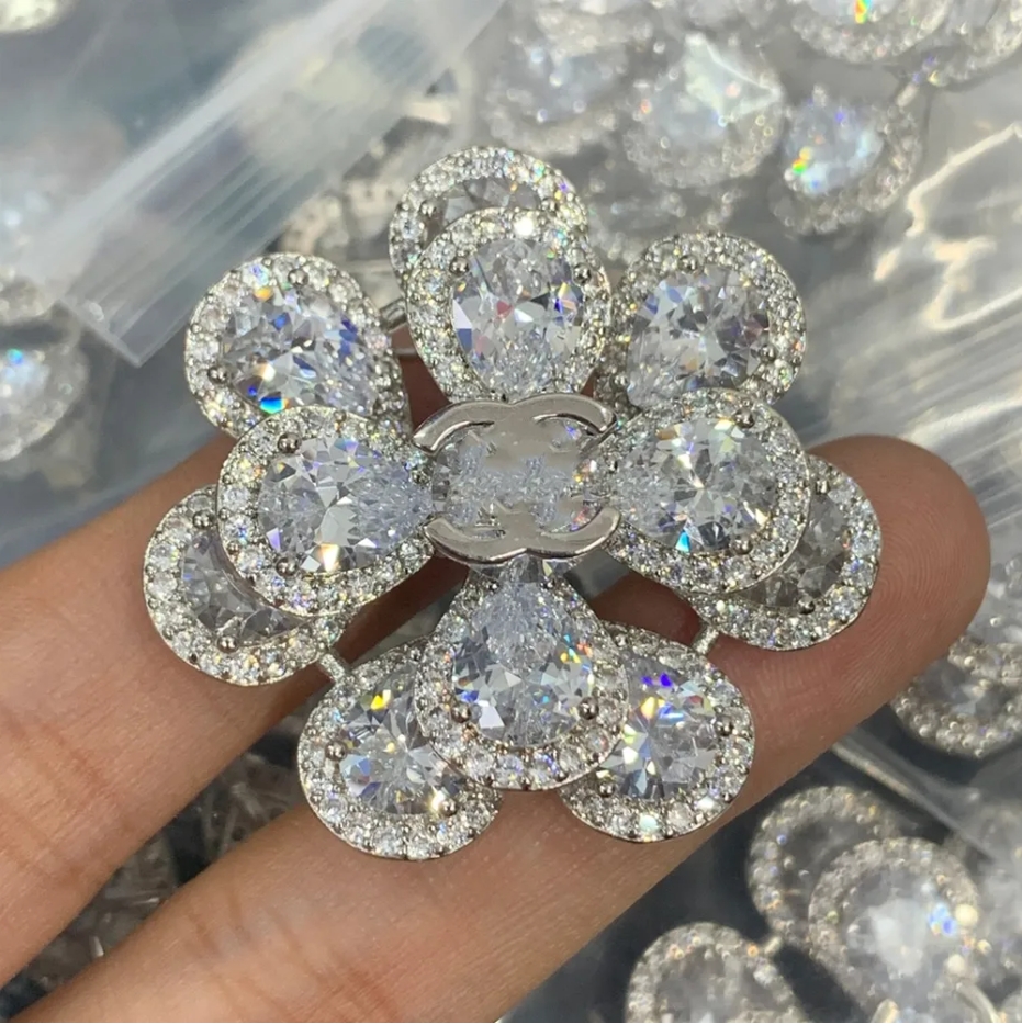 luxury Elegant Gold Plated Brand Designer Letters high quality Brooch Fashion Famous Women Alloy Letter Pearl Crystal Rhinestone Suit Pin Jewelry