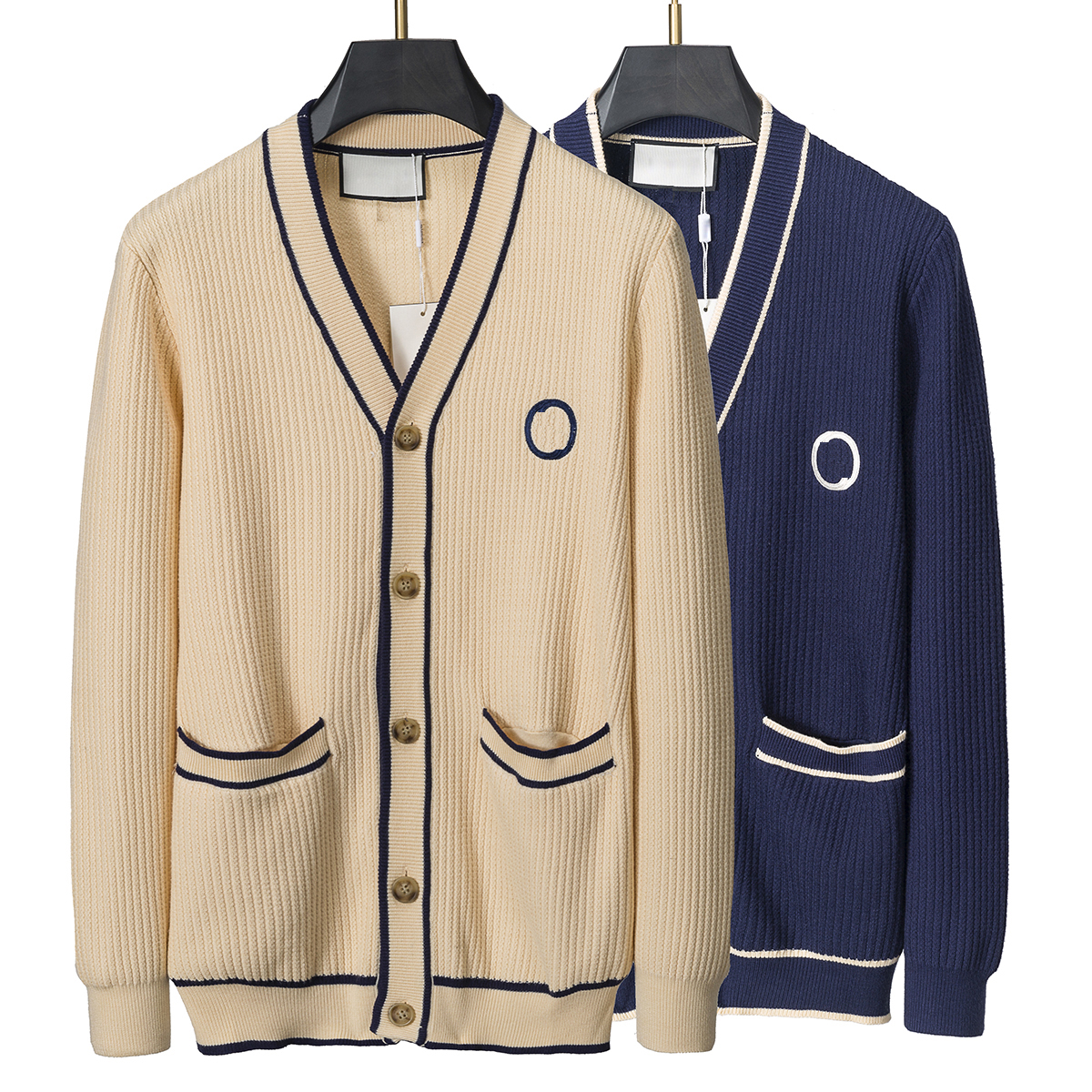 Homme applique en laine cardigan simple poitrine de tête en V masculin en V Valeure chaude aux pulls en coton léger
