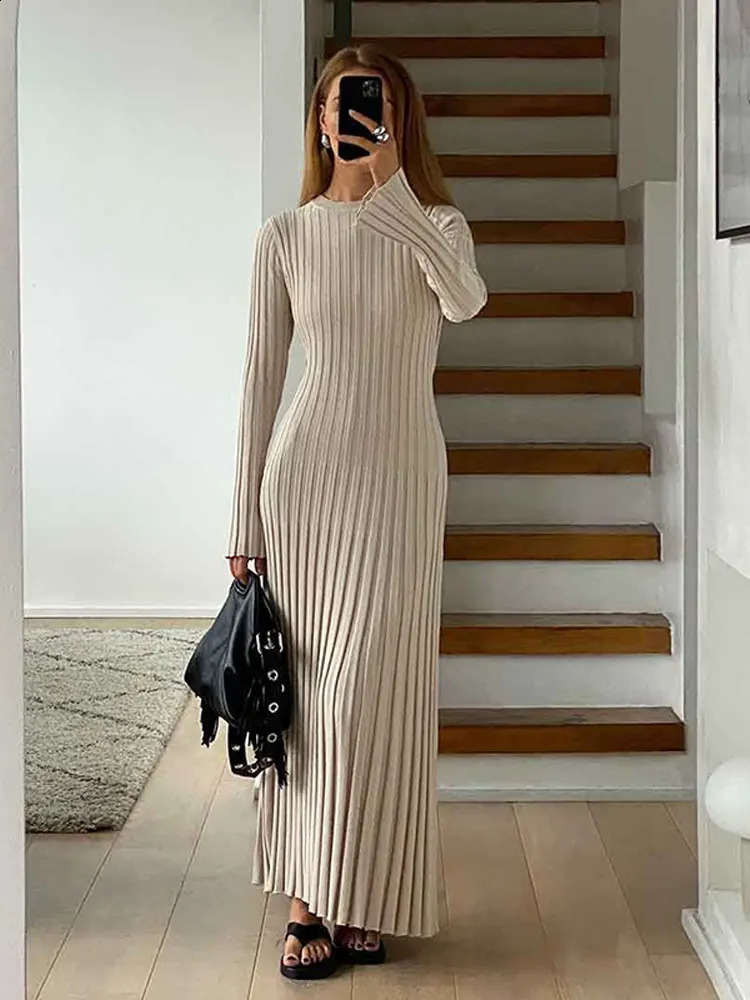 Womens elegant solid pleated knitted long dress casual round neck long sleeved lace dress 2024 autumn womens high street dress 240904