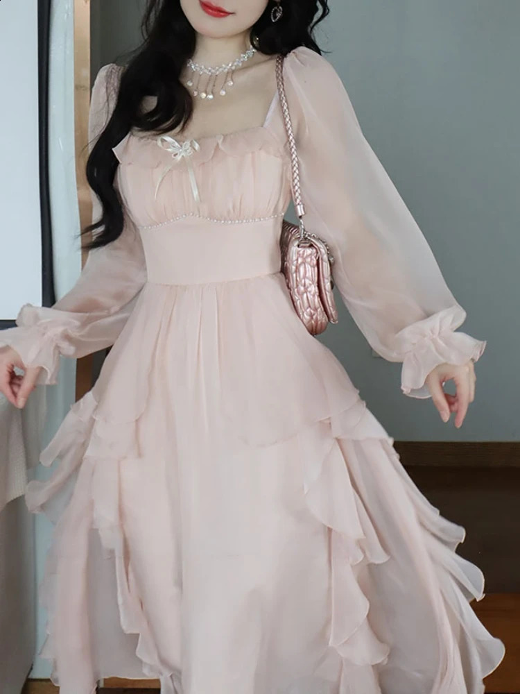 Robe de fée rétro de mousseline rose pour femmes coréens de style coréen élégant robe midi robe à manches à flamme rétro 240904