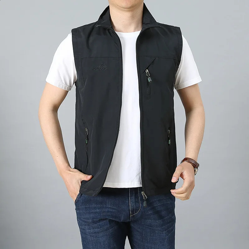 Autumn and Winter Mens Tactical Hiking Fishing Vest Pographer Reporter Waistcoat Sleeveless Male Clothes Jacket 240905