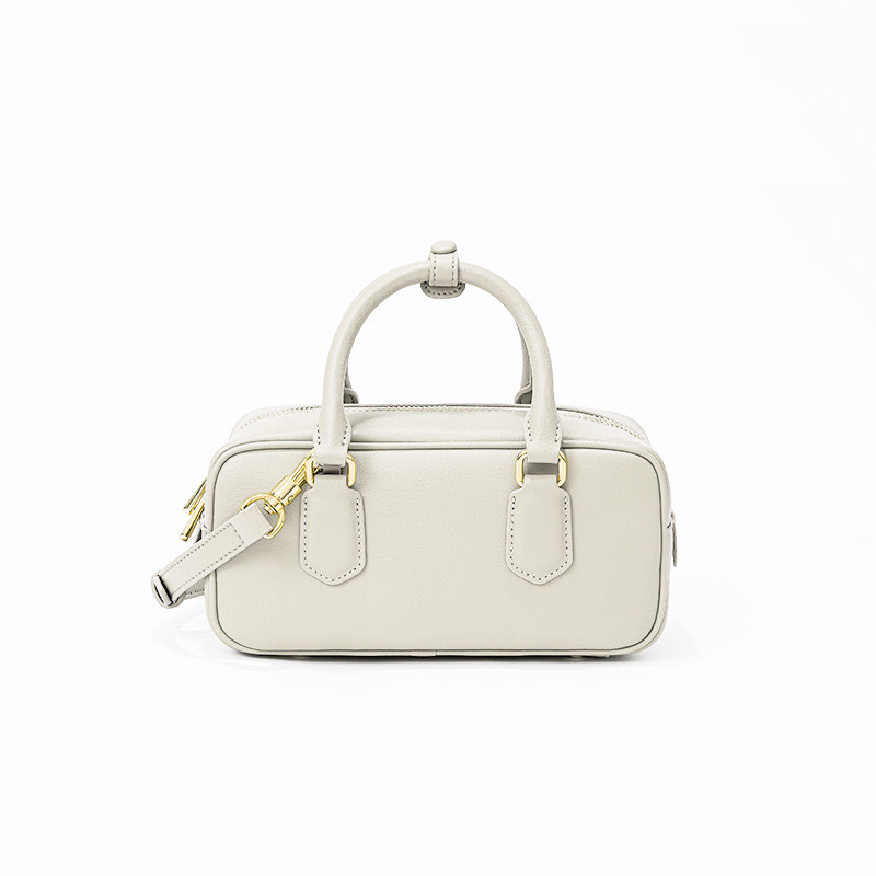 Sacs d'embrayage à la mode avec charmes de cœur pour les sacs à main pour les sacs à main pour femmes Embrayages de couleur unie vendues sans boî