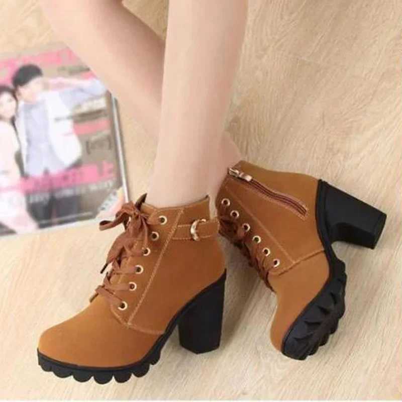 Bottes de cheville à talons chauds de haute qualité pour les femmes en automne et hiver High H 8,5 cm Boots FEM Botas de Mujer plus taille T24111