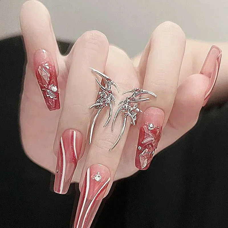 Gothic Butterfly Ring for Men and Women Red Zircon Cool Metal Open End Ring Fashion Trend Ring Black Style Retro Party Jewelry Gift 240905