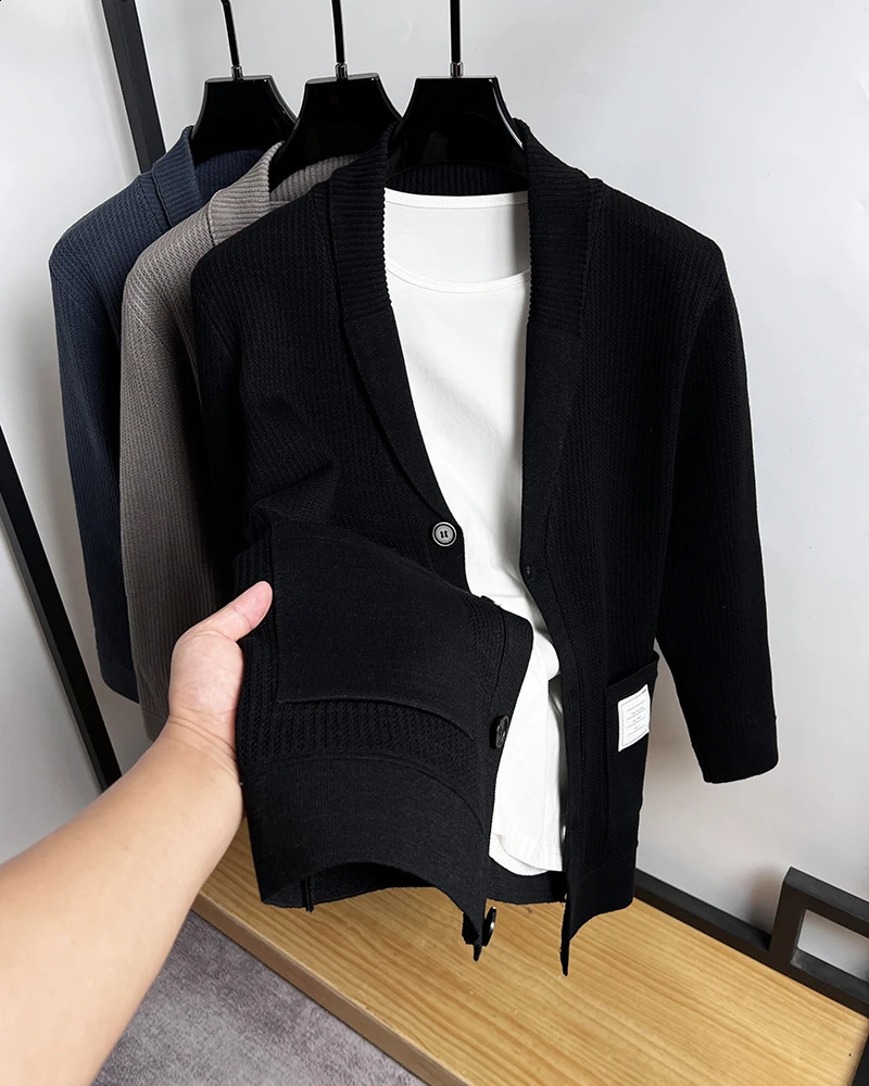 High quality solid color simple knitted cardigan sweater mens highend jacket autumn and winter Korean version trendy 240905