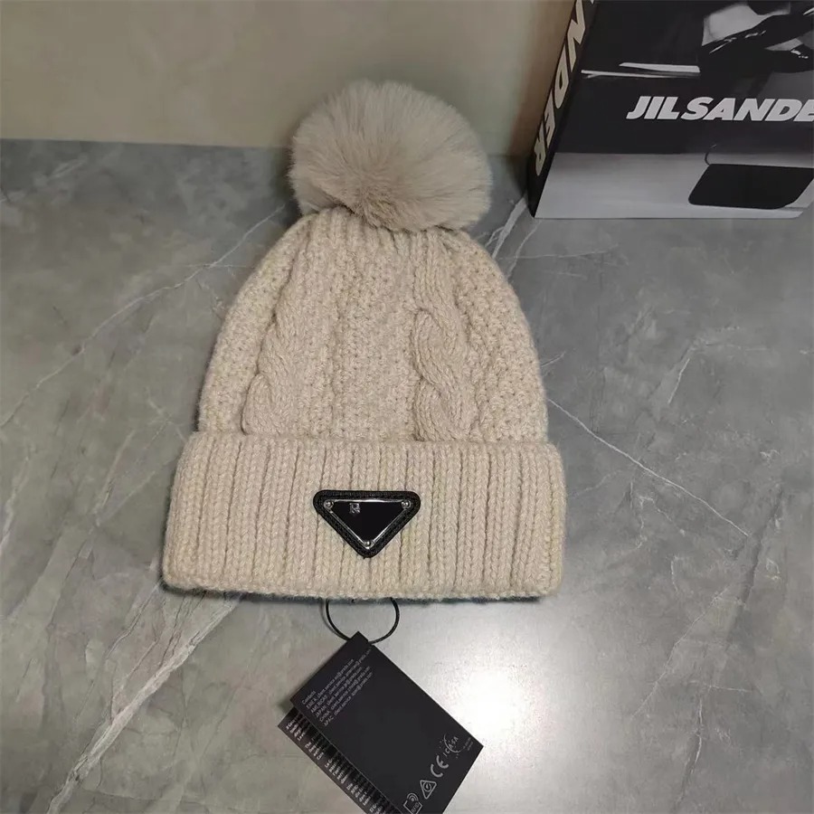 Knitted Hat Cuffed Mens Beanie Bonnet Sports Luxury Solid Caps Fashion Street Classical Designer Beanies Womens Casual Winter Hats beanie
