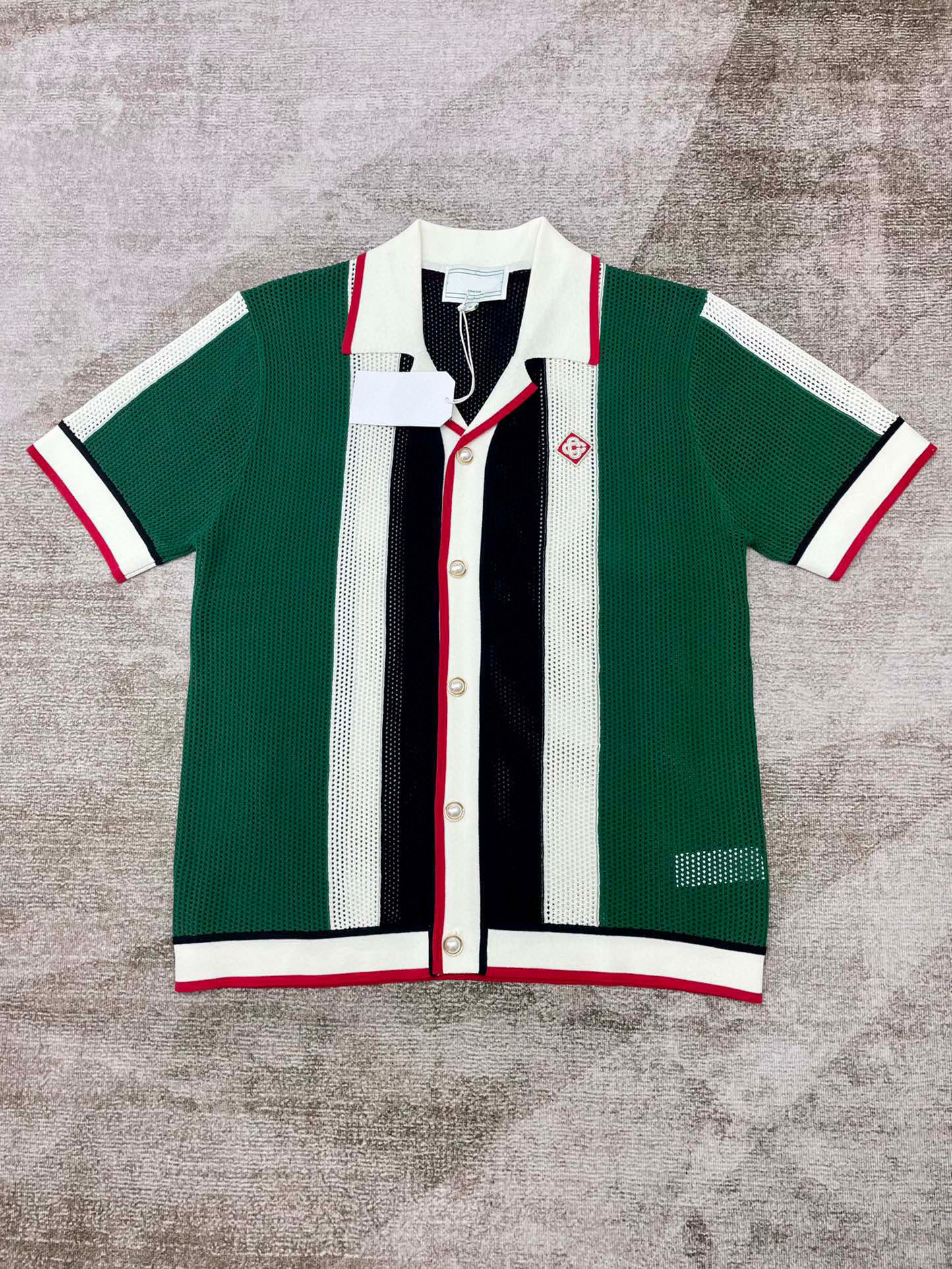 24 Shirts de bouton perle de collier d'été Cardigan Biscuit de chemises en tricot creux bloqué Men de concepteur de plage