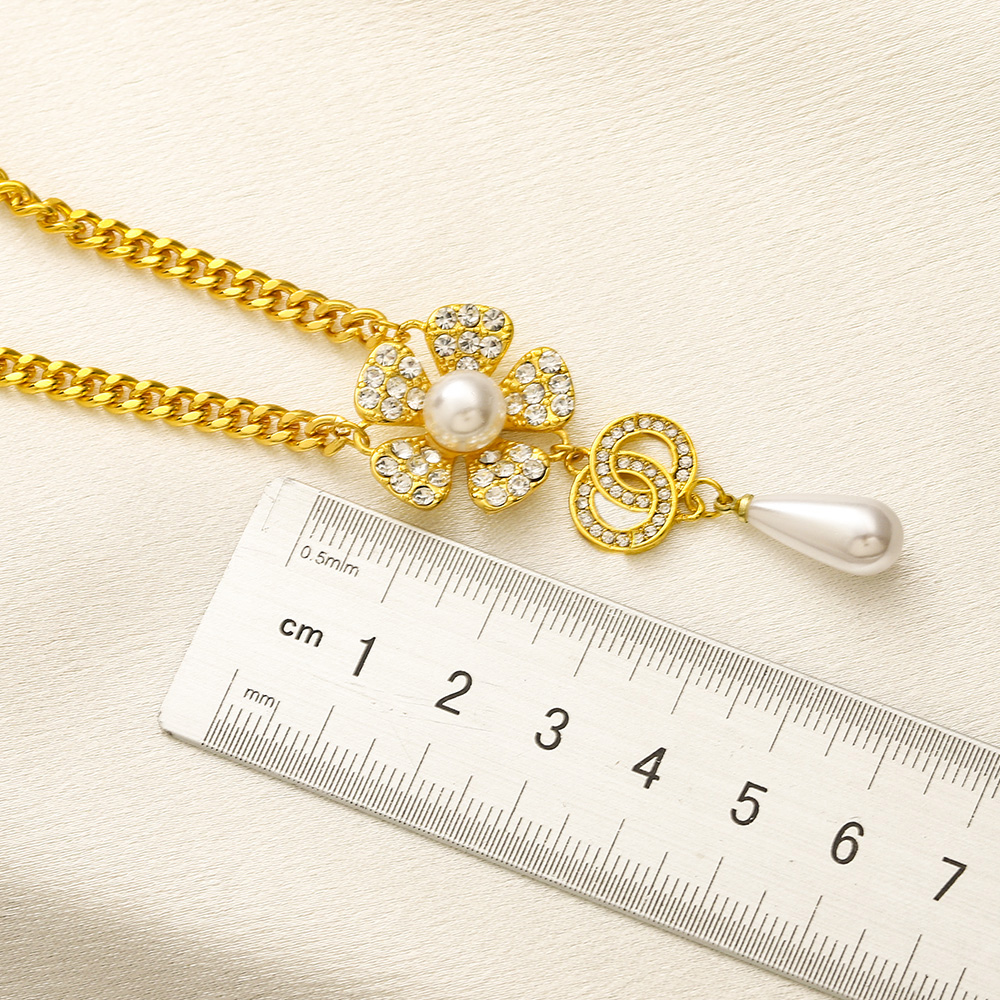 Collier de luxe de luxe Chaîne de counlante Chaîne de pendentif 18K Gold Colliers de lettres en acier inoxydable en or Gold Accessoires