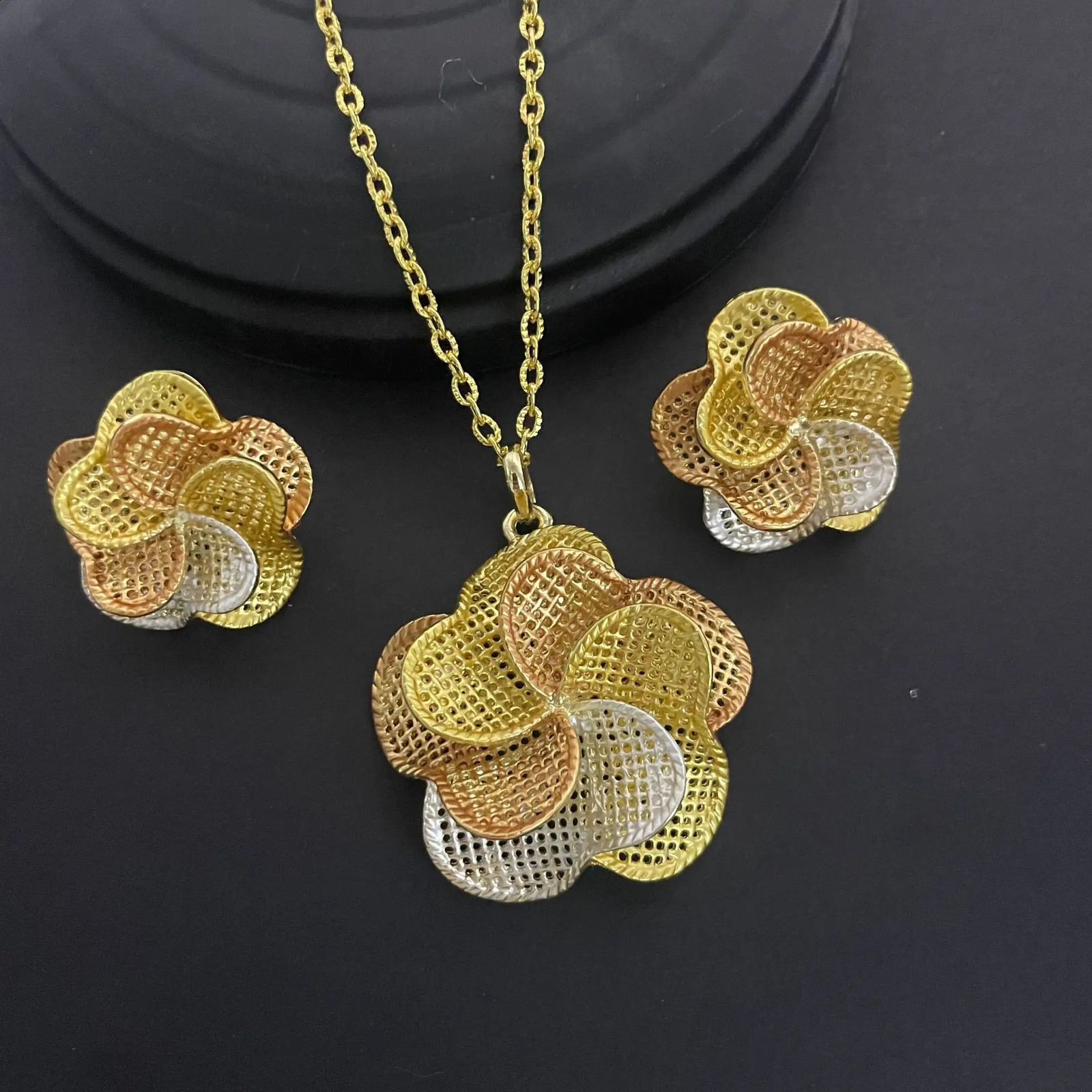 Italian Classic 18K Gold Plated Necklace Earrings and Pendant Jewelry Set Dubai Fashion Wedding Party Accessories Jewelry Gifts 240910