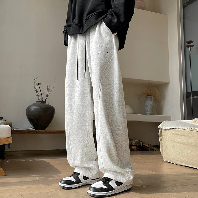 Baggy Black Extra Large Mens Cargo Pants Spring and Autumn Straight Wide Legs Trouser Aggy Streetwear Sports Sweater 5XL 240910