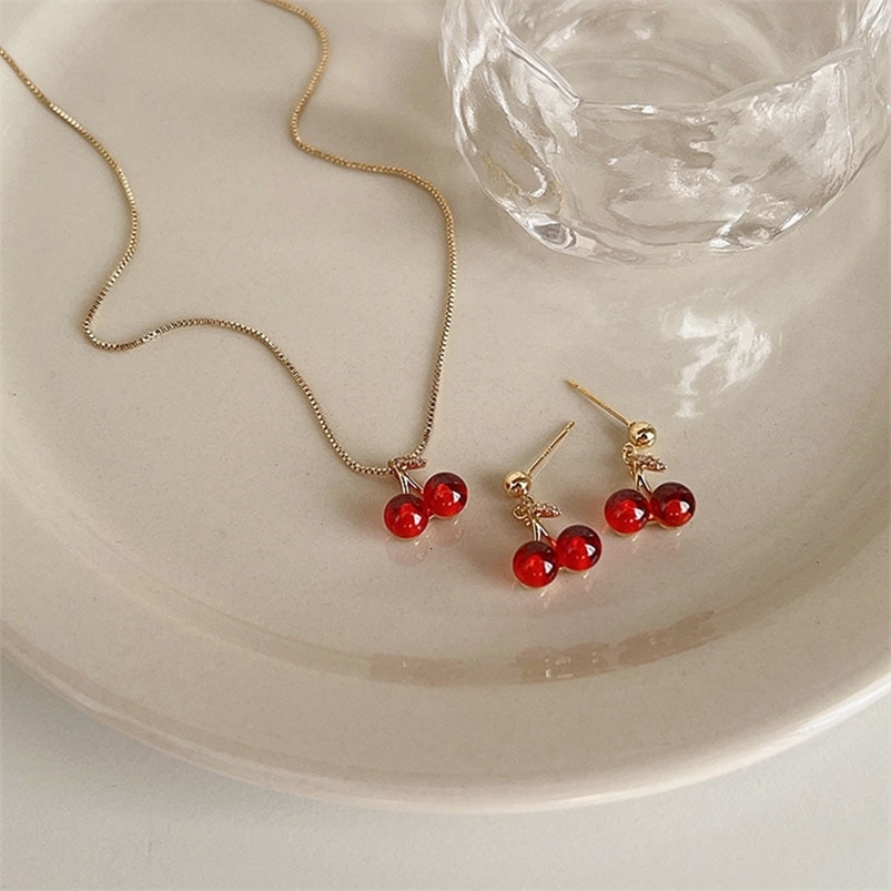 Vin Red Cherry Gold Pendant Boucle d'oreille Ensemble Femme Bijoux de mariage de mode personnalisé Cadeau d'anniversaire 240910 WW