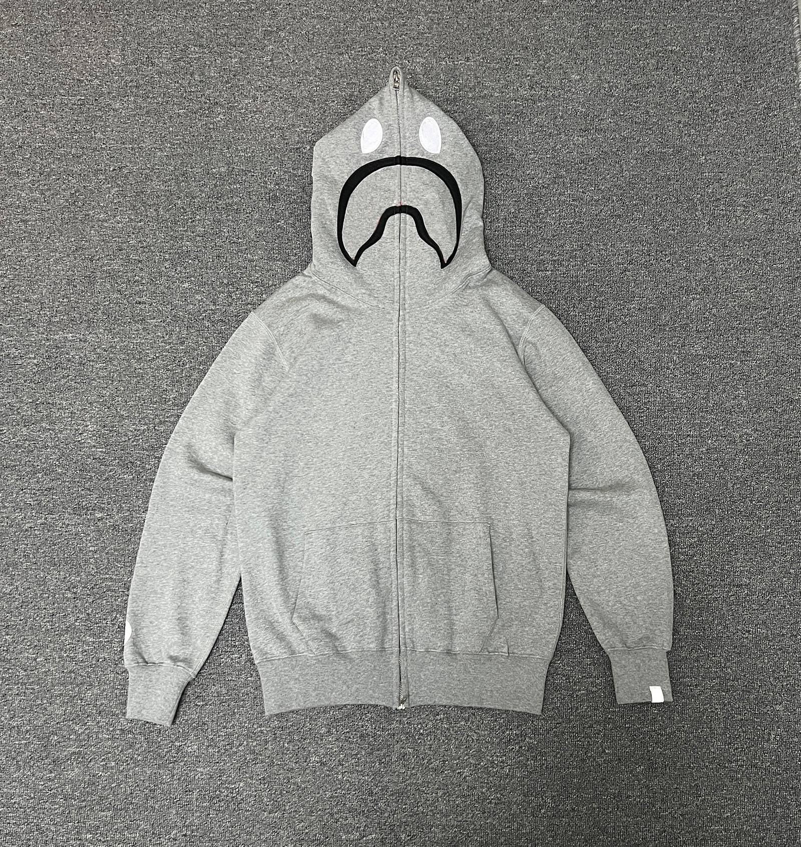 Vibes hip-hop: un sweat à capuche graphique confortable pour le style de rue décontracté