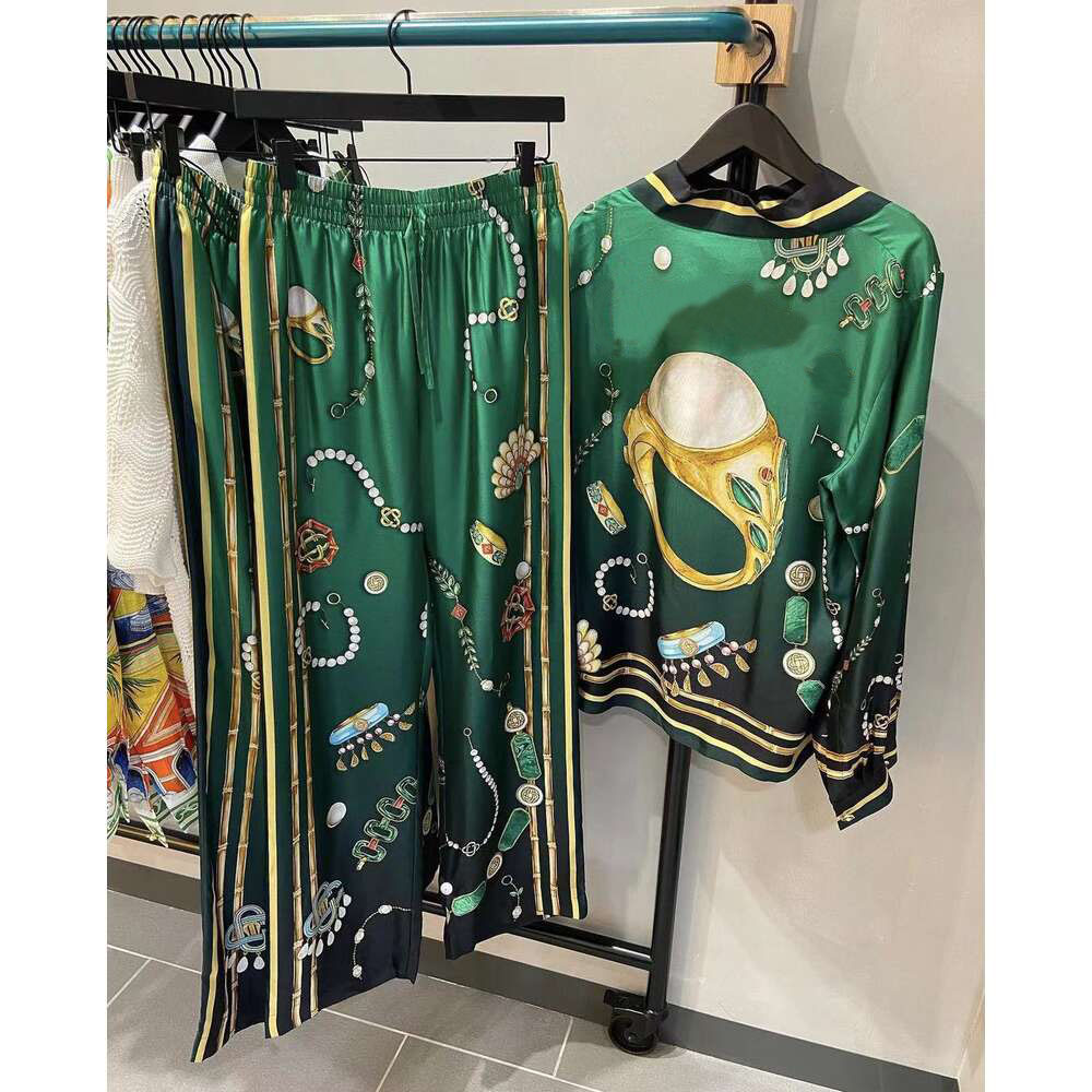 Ensembles de soie verte 24SS Bijoux imprimés Hawaii à manches longues Shirt Silk Pantalon Casa Loose