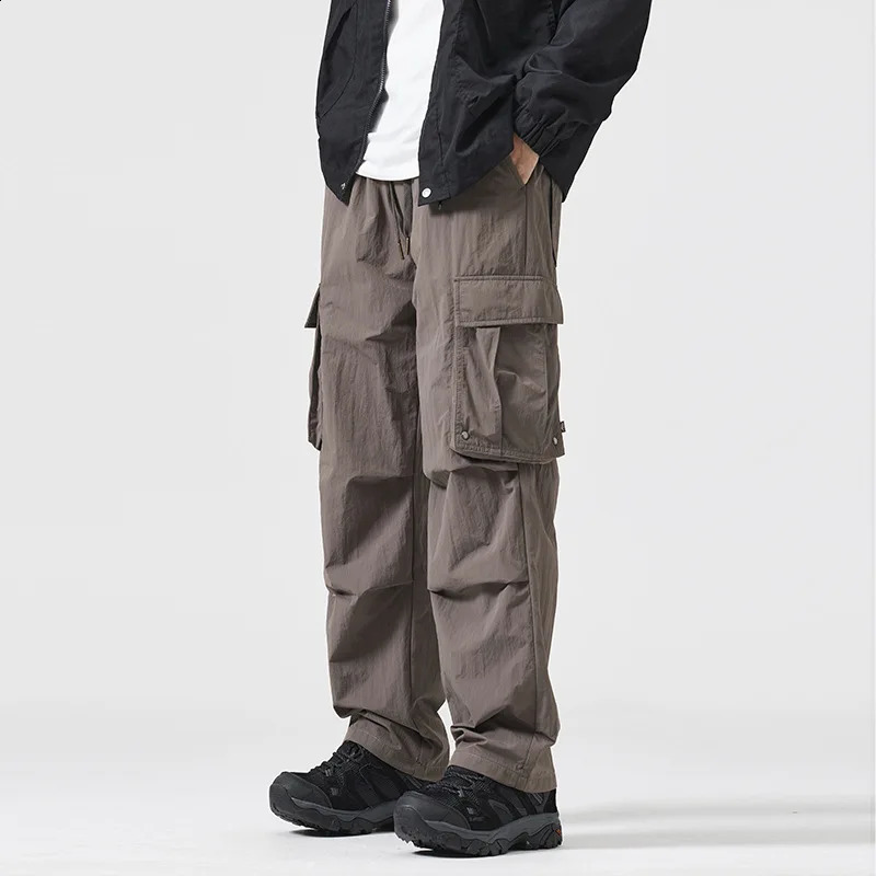 Mens Automne Pantalon de cargaison en liberté droite Pantalon décontracté multi-poche 240910