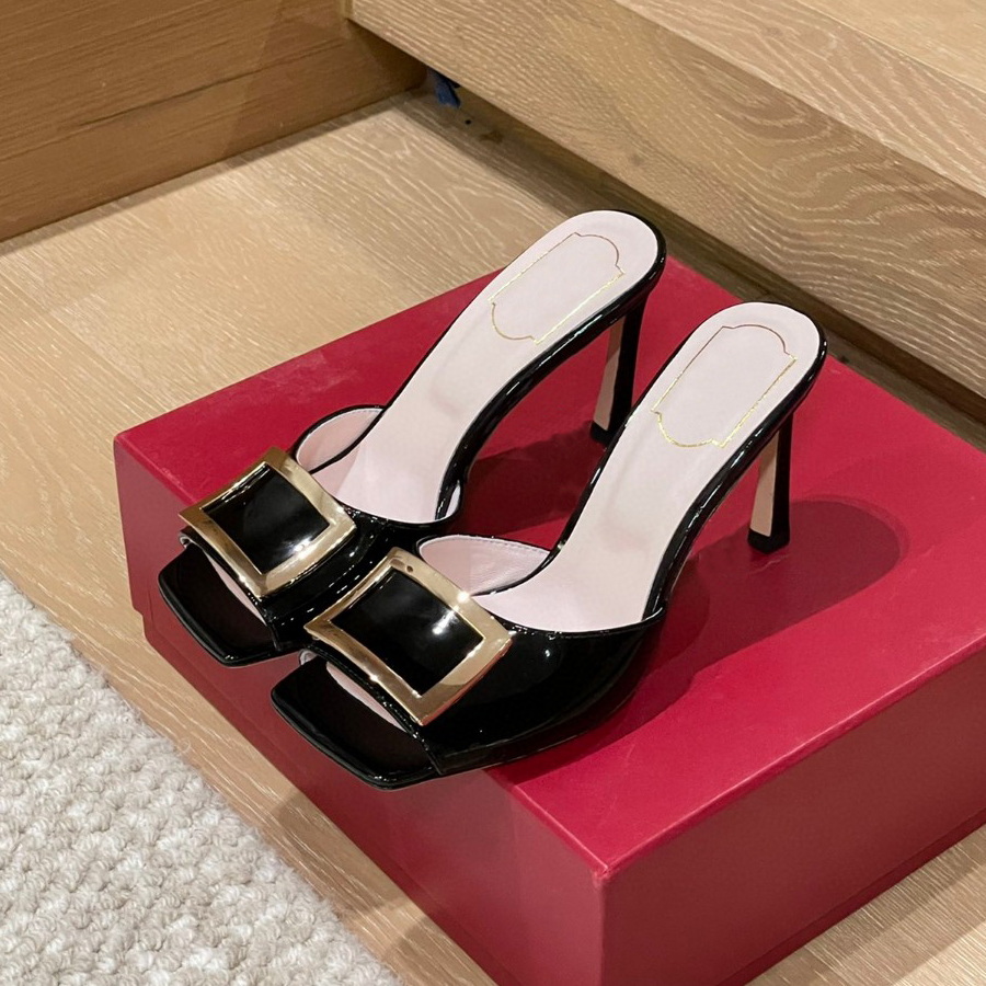 Chaussures de marque de concepteur de luxe Nouvelle boucle carrée métallique décorative de style simple sandales à talons minces talon carré toe