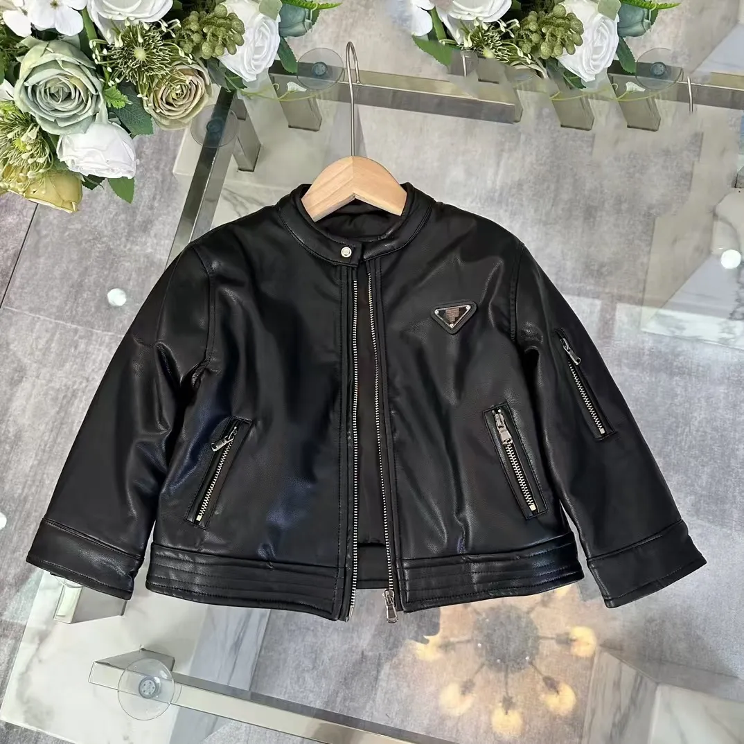 Designer Baby Coat Kids PU Jacket Children Kid Down Jackets Fashion Street Outfit Warm Wind Cool Pocket Child Streetwear -12 Girls Boys Clothes Tops