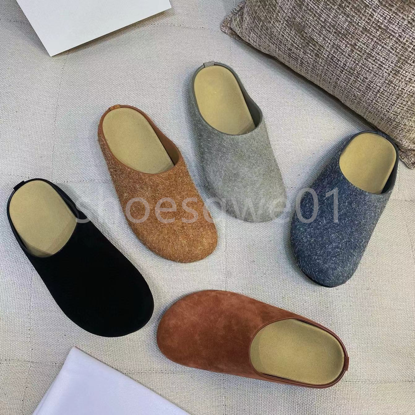Designers Clogs Luxury Slippers Slide Brand Women Ladies Rubber Hollow Platform Sandals Flip Flops With Lnterlocking Scuffs Lovely Beach Woman Sh