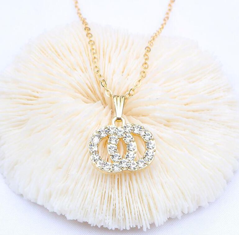 Colliers de pendentif de lettre de créateurs célèbres Chaîne de tête de tigre 18k Gold Fleur Crystal Perle Rigiane Collier Collier Femme Femme Je