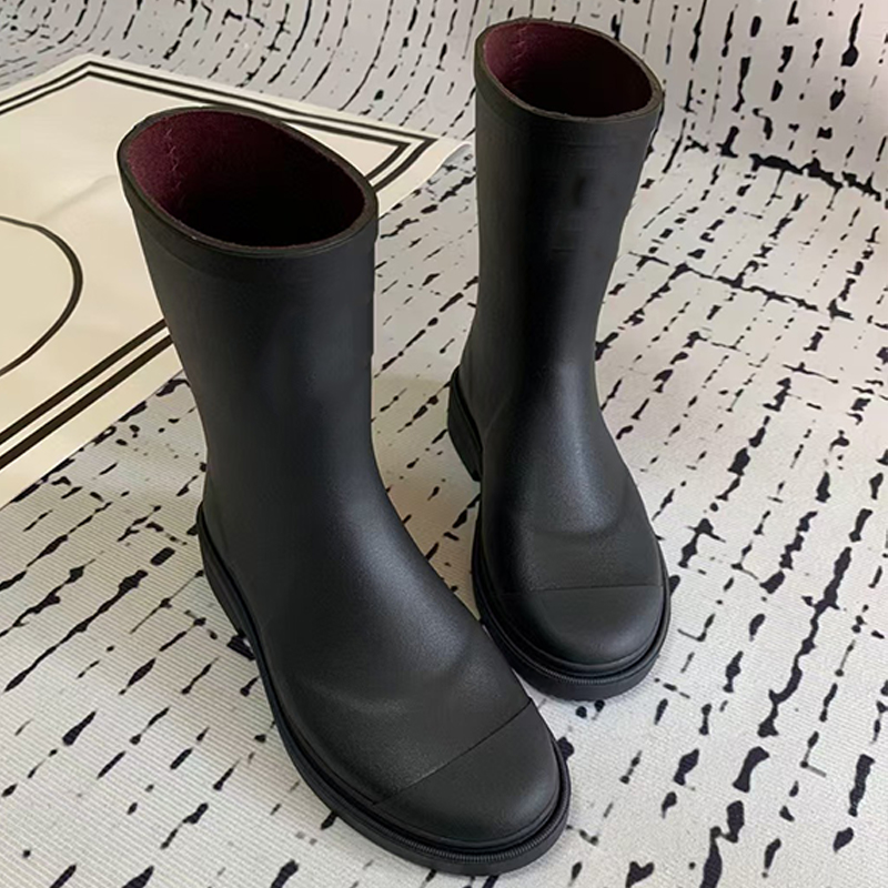 Designer Rain Boot Anti Slip Thick Soles Half Boots Fashion Round Toe Women Rain Boots Outdoor Rubber Boots New Waterproof Shoes Pure Color Ankle