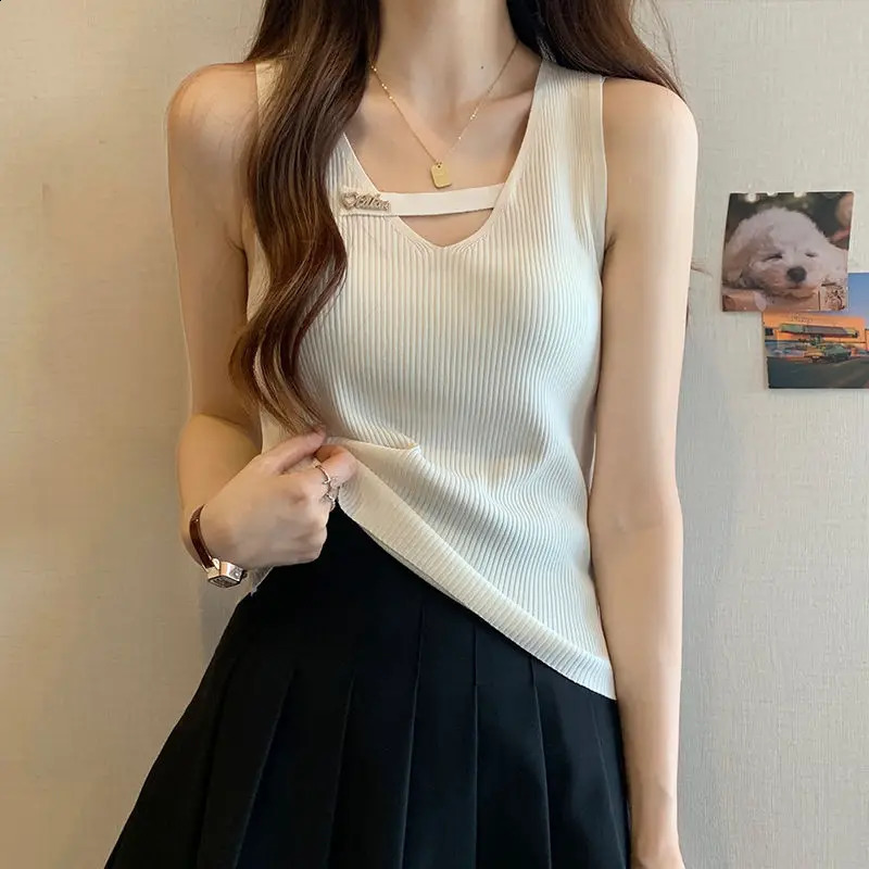 summer sexy KPOP fashionable retro Harajuku hip-hop vest suitable for womens shoulder V-neck sleeveless fashion top 240914