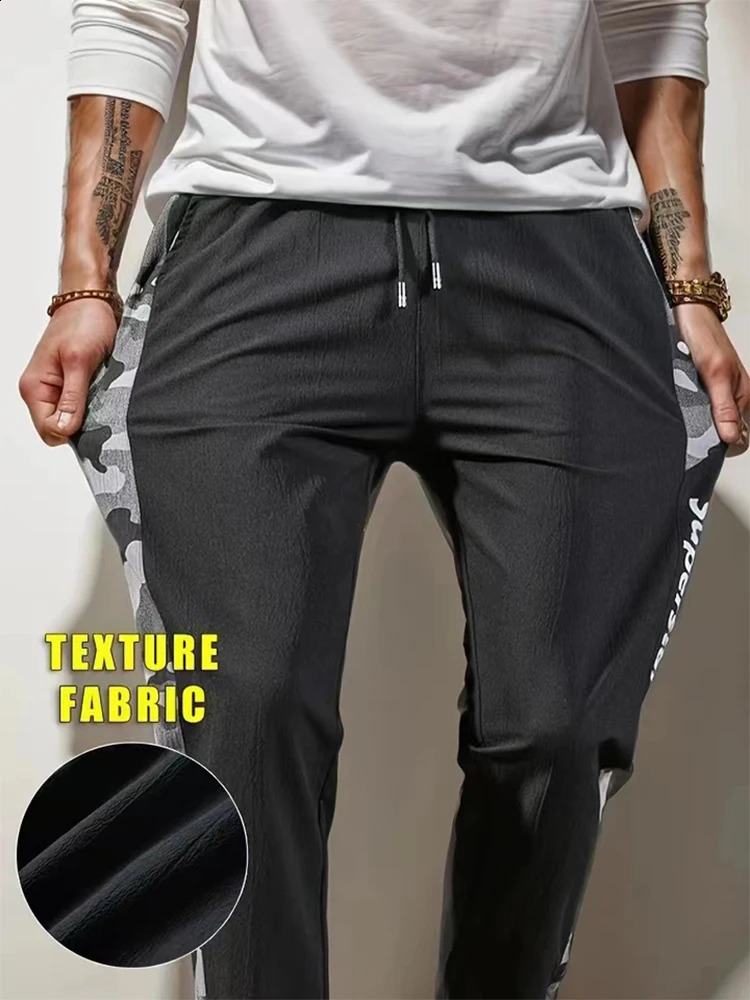 Mens Letter Print Drawstring Sweatpants Camouflage Texture Fabric Breathable Loose Fit Casual Joggers For Spring Summer Running 240910Z