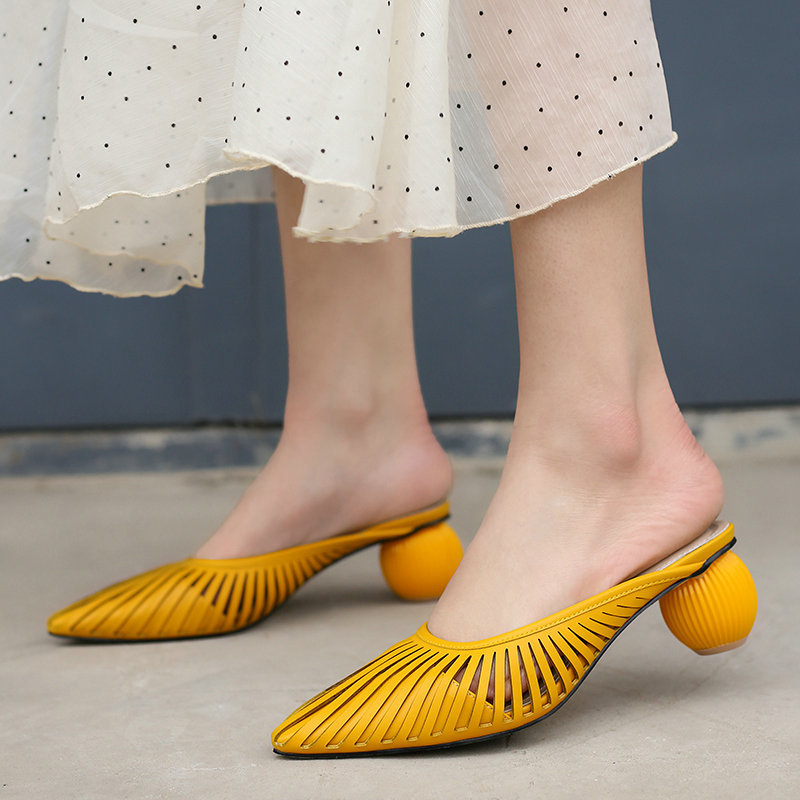 2021 Nuove pantofole Donne da donna Spettata a medio tafo con sandali a mezza slipper a punta puntata