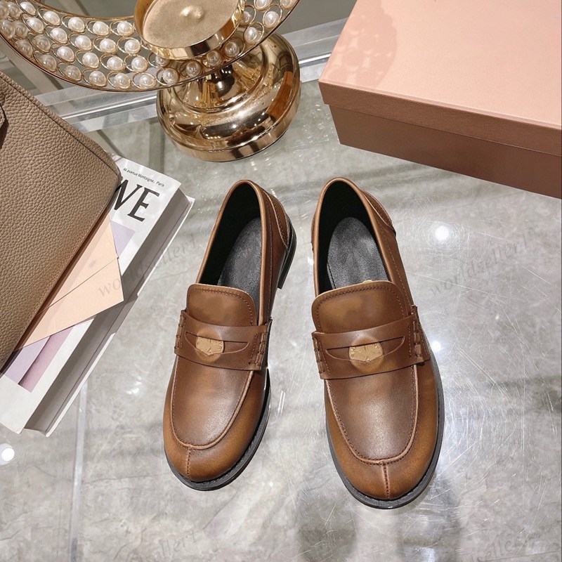 Fashion Flats Mandis Slip on Flat Chaussures Femmes Vobes Chaussures de luxe Muisseurs de créateurs de luxe Généralités en cuir plat Business Soc