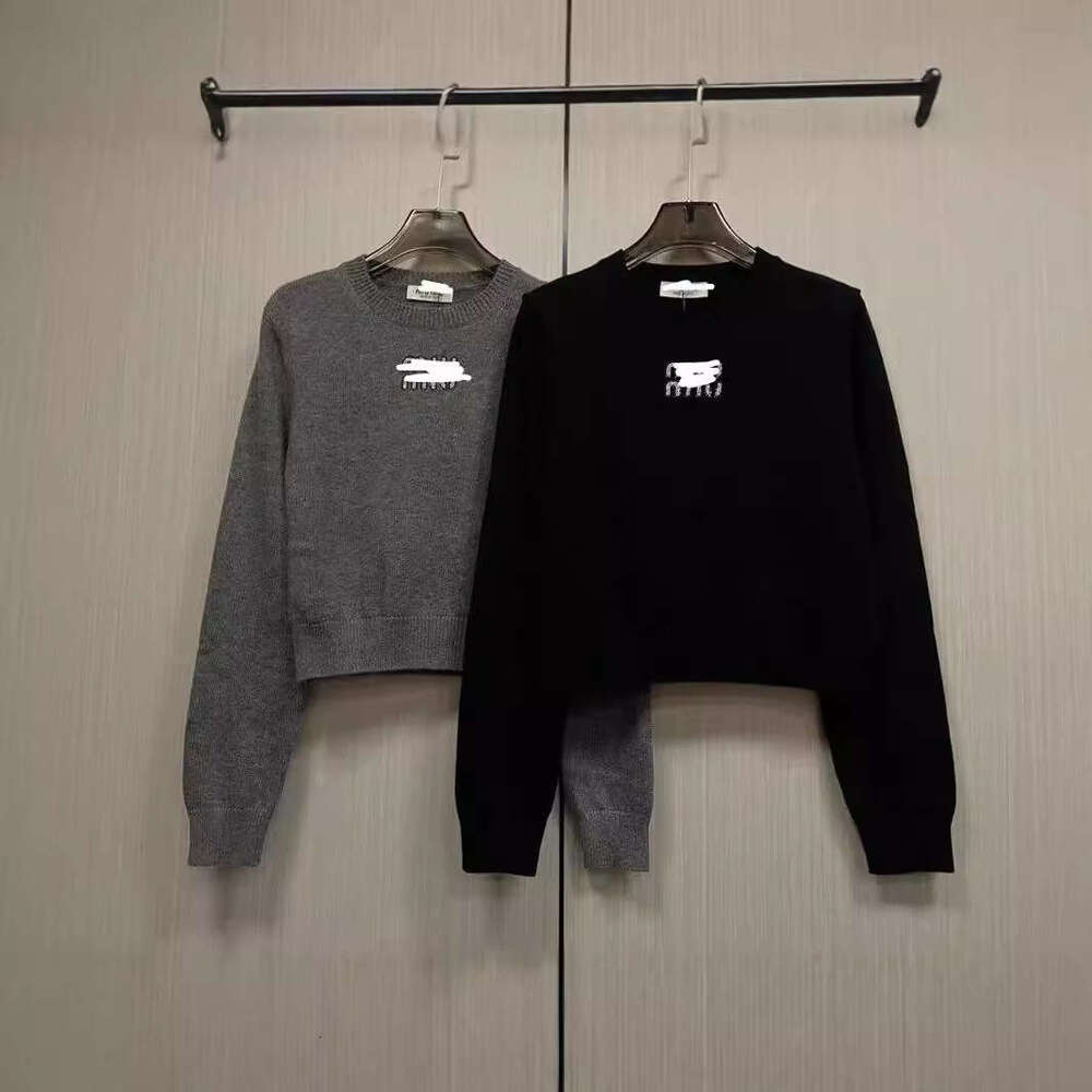 Best-seller nouveau col rond gris lettre Rhie pour l'automne hiver, pull tricoté avec couche inférieure à l'intérieur et manches longues à l'exté