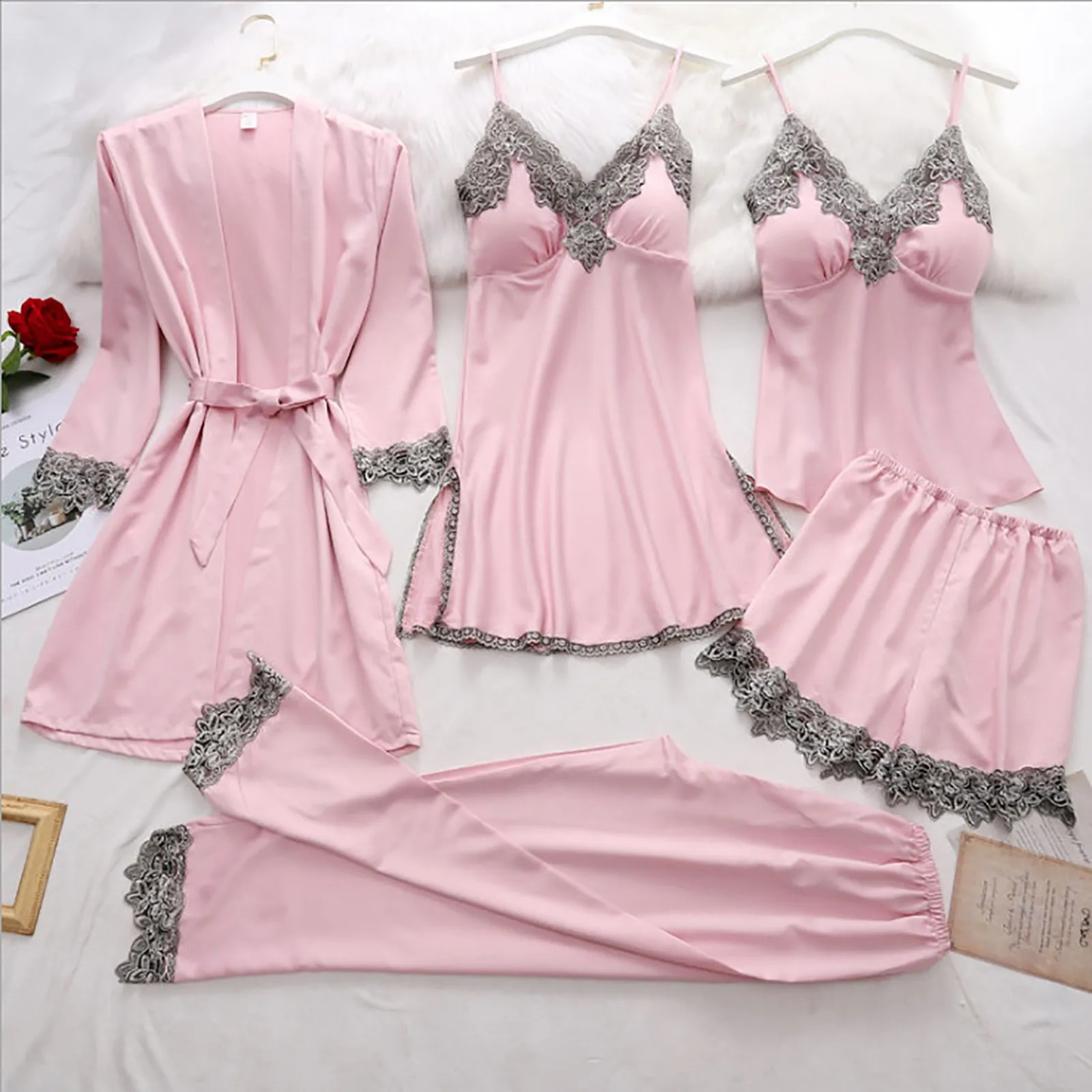 Vêtements de nuit Pyjama pour un pyjama satiné endormi 5 pcs sexy vêtements de sommeil soyeux pyjama en dentelle cami pjs avec robe nocturnes 240