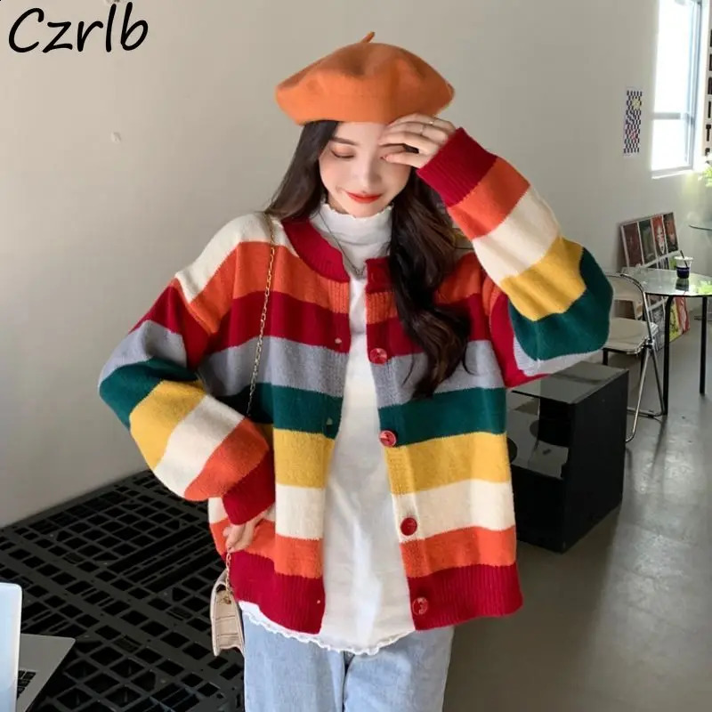 Pull en laine de cardigan pour femmes avec rayures arc-en-ciel mignon pull paresseux et automne style coréen de style lointain