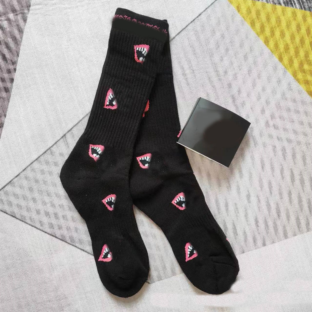 Chrome Premium Autumn Winter Warm Mens Designer 2 Pairs Socks Womens Cross Ch White Long Personalized Embroidery Sports Chromelys Socks Brand Sanskr