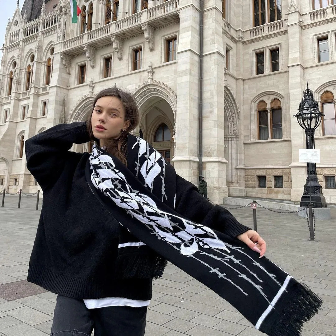 Fashion Y2K double-sided scarf version Japanese anime striped knitted womens scarf mens winter scarf black sage scarf casual