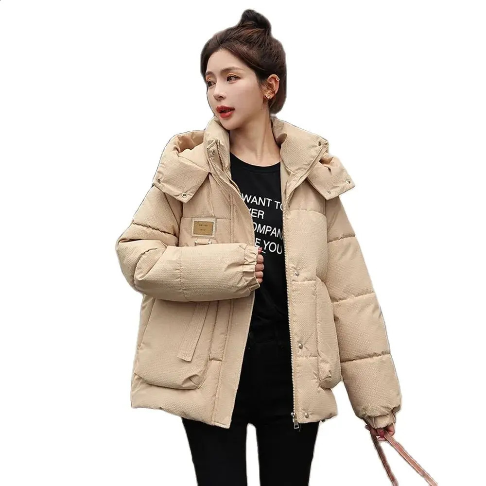Fashionable white duck down jacket womens loose Korean student explosive winter short jacket trend. 240919