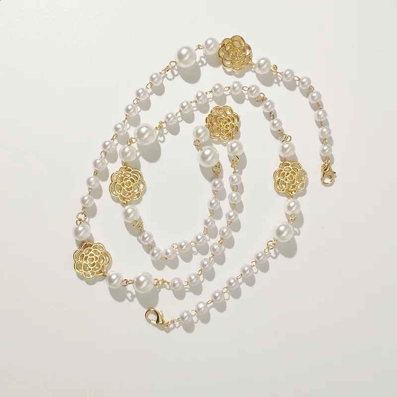 Collier de chaîne de fleurs perlé à la main vintage utilisé pour les masques et pulls 240920