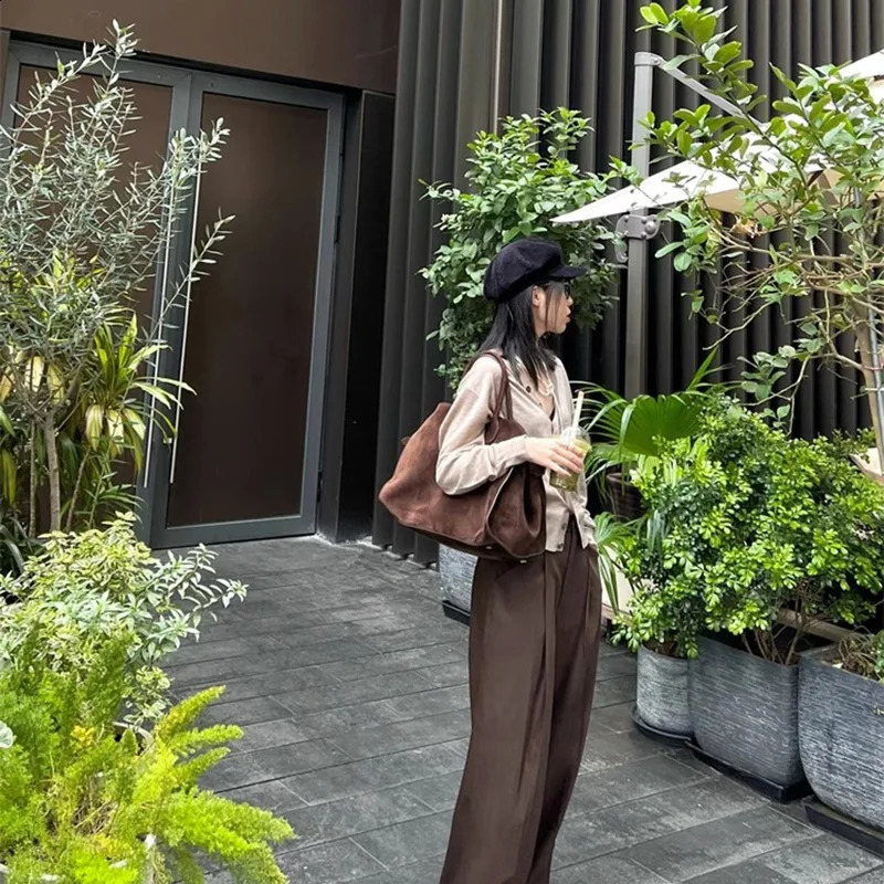 2024 handbag womens suede autumn and winter high-end texture niche large capacity retro frosted tote bag 240918