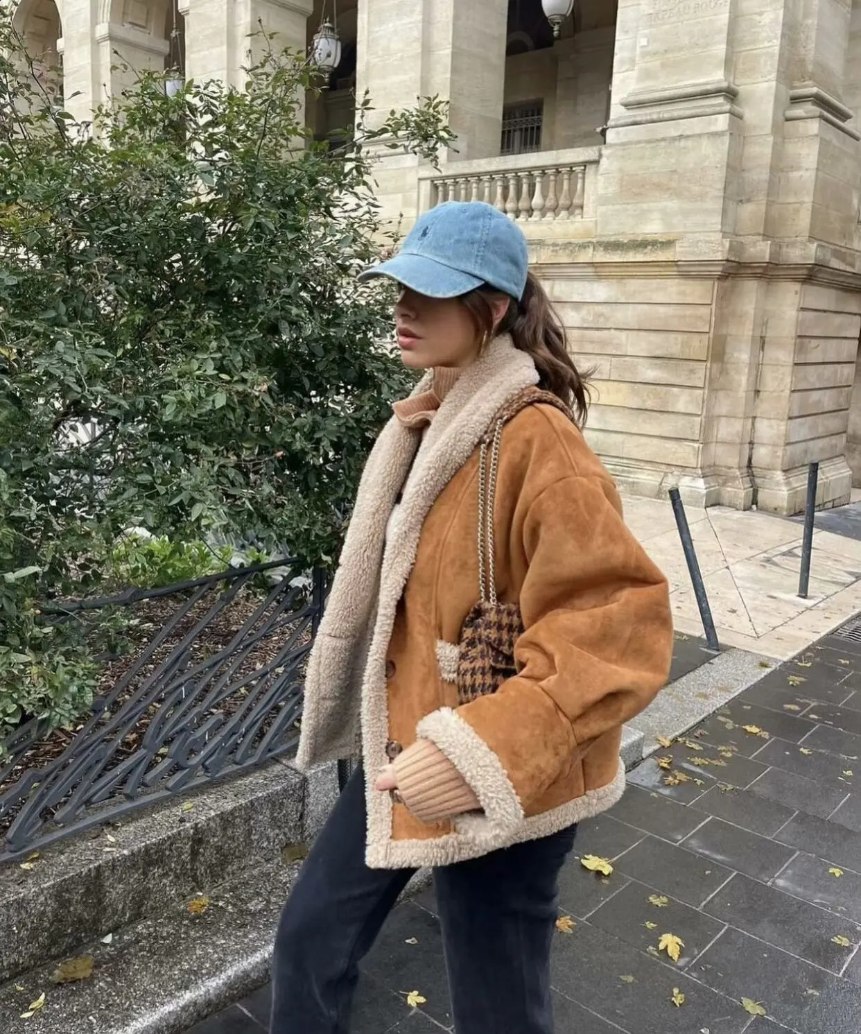 Womens thick synthetic leather jacket womens autumn and winter warm wool blend jacket half season plush jacket 240921
