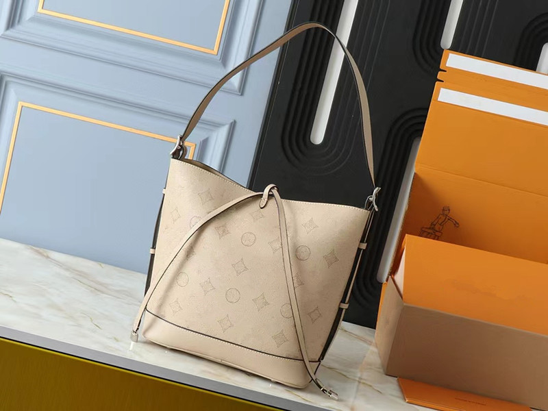 Fashion Bucket Bag Designer Tote Bag Women Crossbody Bag Flower Carved Cowhide Leather Drawstring Purse Luxury Shoulder Bag High Quality Clutch B