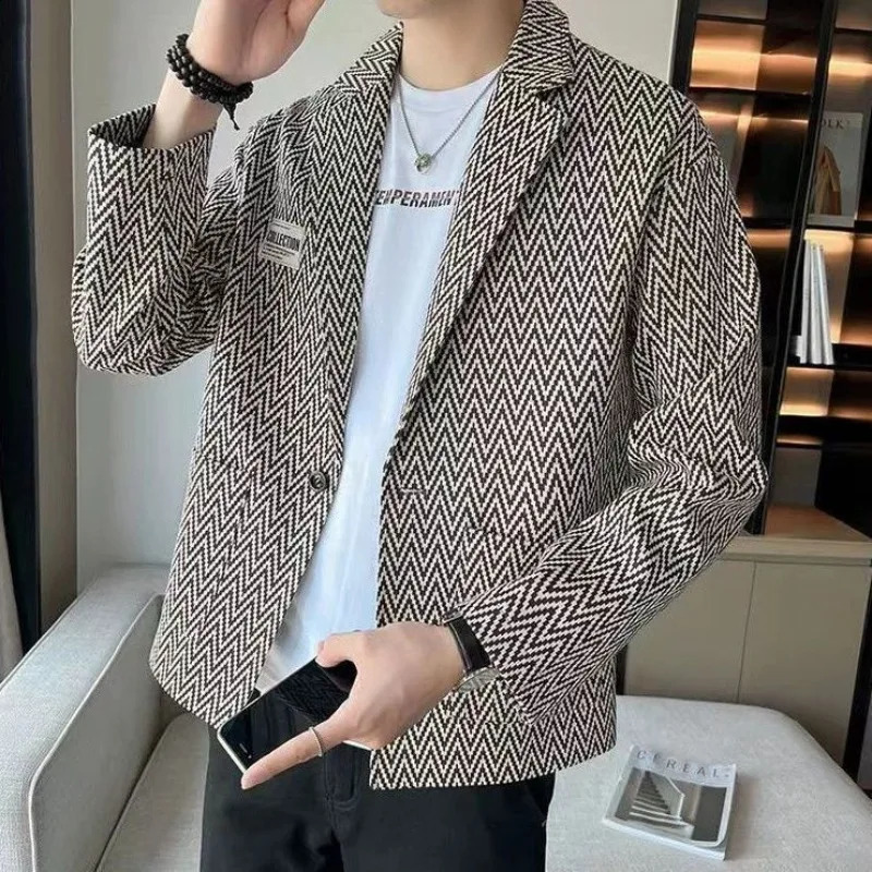 Veste pour hommes gris veste à manches à manches courtes à rayures à rayures à rayures classiques veste élégante de style coréen printemps 240921