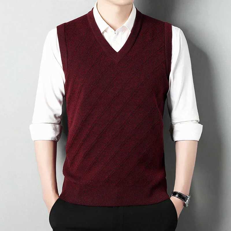 Mens thick casual sweater vest for autumn and winter warmth mens V-neck vest W241113