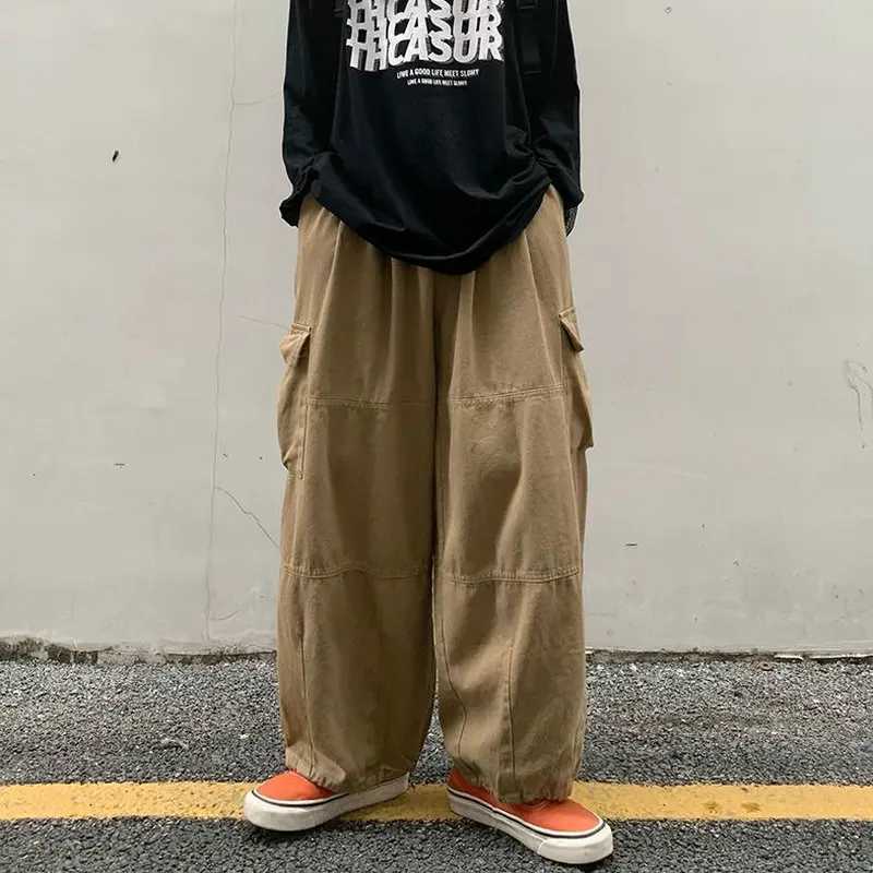 Pantalon de cargaison surdimensionné décontracté à printemps Vêtements de rue masque solide harajuku lâche droite trois pantalon de poche de jamb