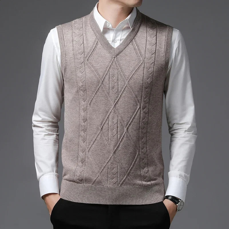 Brown Argyle sweater vest solid color casual sleeveless autumn winter clothing fashion short fit sweater mens clothing 240924