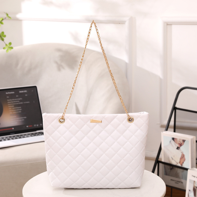 new model New handbag wrap leisure Lingge Tote Fashion Versatile Chain Shoulder trend Lady Simple Large Capacity Big Bag for Women