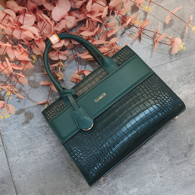trend handbag new model Lady New Style wrap Versatile Splicing Crossbody Trendy Crocodile Leather leisure Small Square Handheld Tote Women s Bag