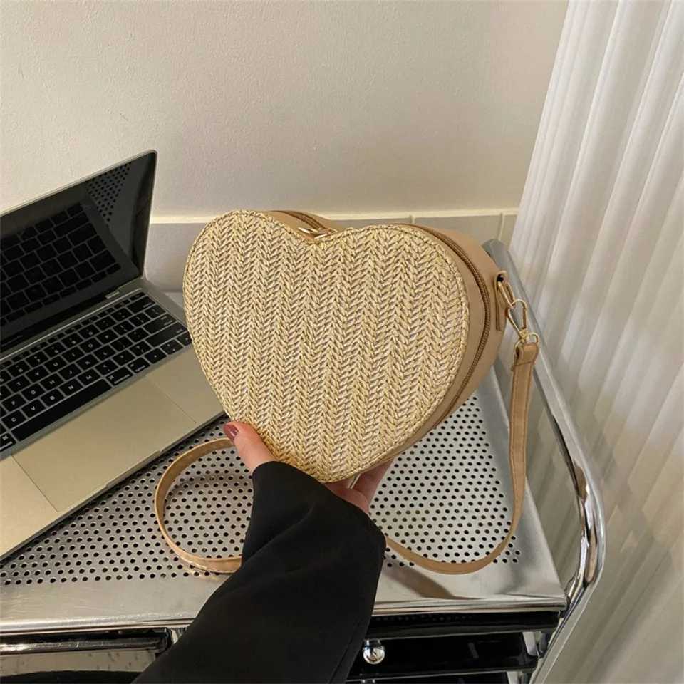 Love Shaped WomenS Fashion Crossbody Ins Popular Str Weave Large Capacity Hundred Shopping Bag Niche Design 2023 New Z240924