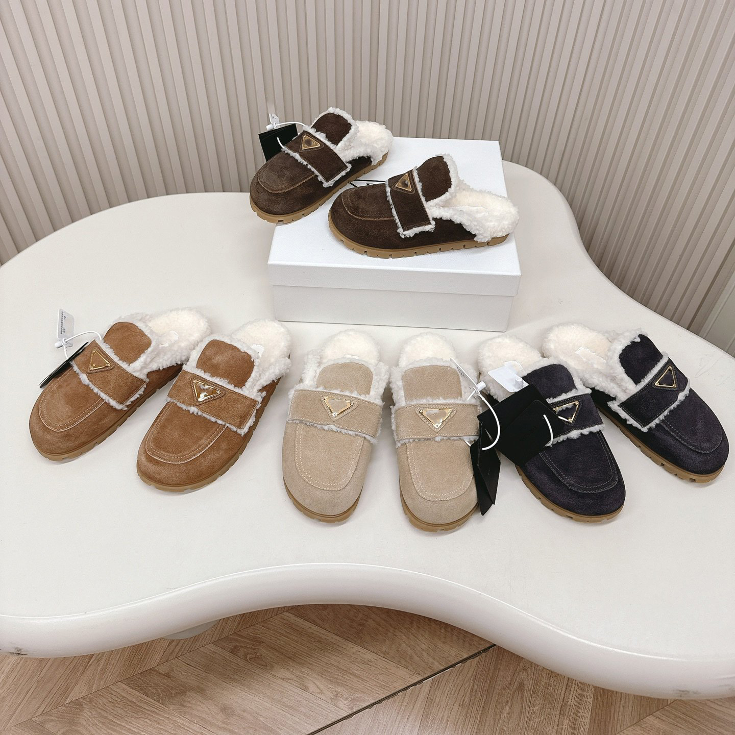 NEWEST Top Quality Winter New Wool lining Warm loafers Flat Slippers Women Kid Suede Round Toe Causal Punk Slippers Famous Fashion Mules Slippers