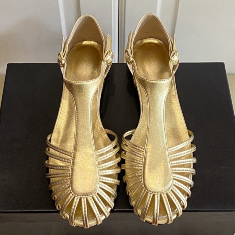 Sandales de luxe pour femmes Chaussures de créateurs classiques Couleur solide Le lettrage creux chaussures de mode d'été Talons de perles Nouvea