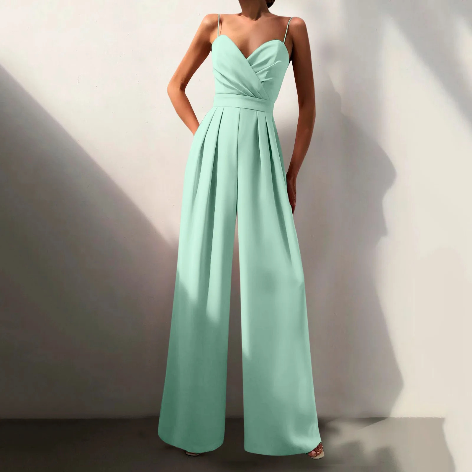 Fashionable spaghetti strap wide leg pants jumpsuit elegant and fashionable womens V-neck high waisted pants sleeveless set 240925