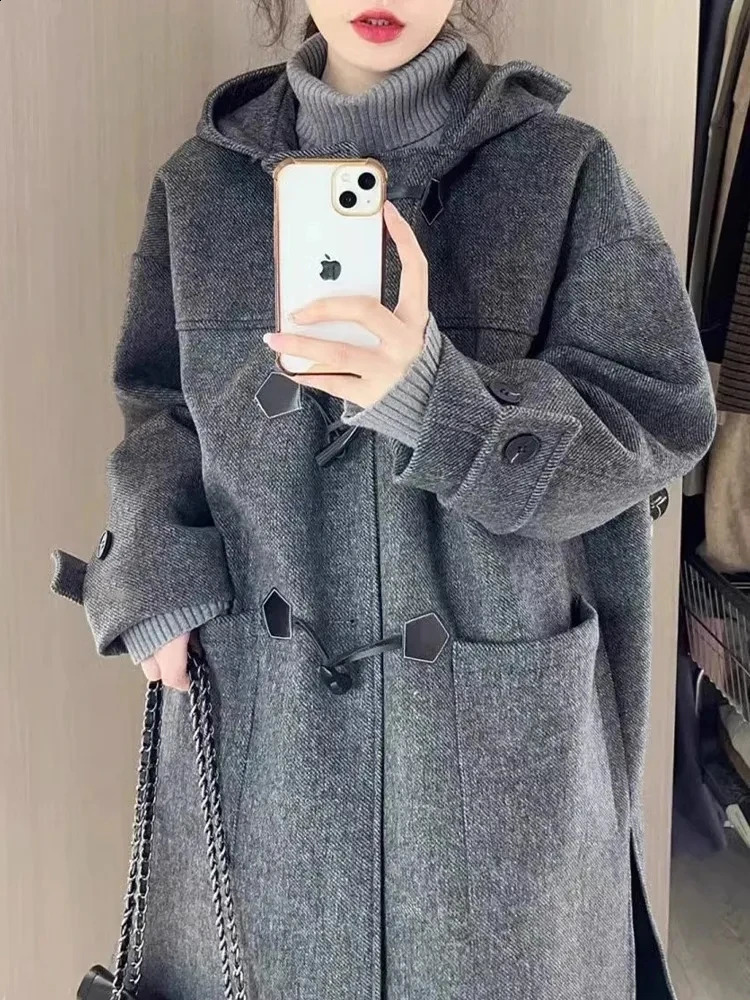 Horn button wool coat for women college style knee long sleeved hooded clown fashion Korean jacket trend 240925